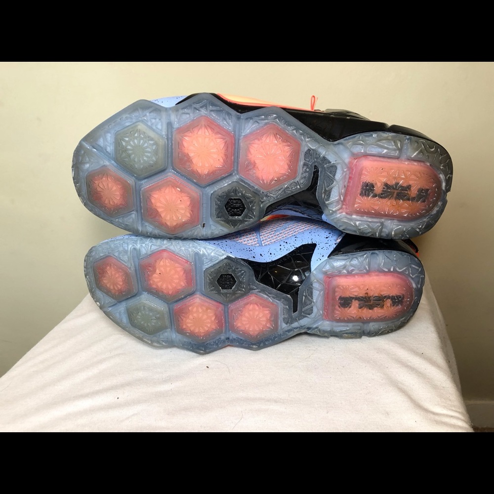 NIKE 684593 488 LEBRON JAMES 12 Easter 9.5 ✨SOLD✨ - Picture 7 of 8